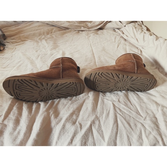 UGG Chestnut Classic Mini II Boot - Picture 3 of 3